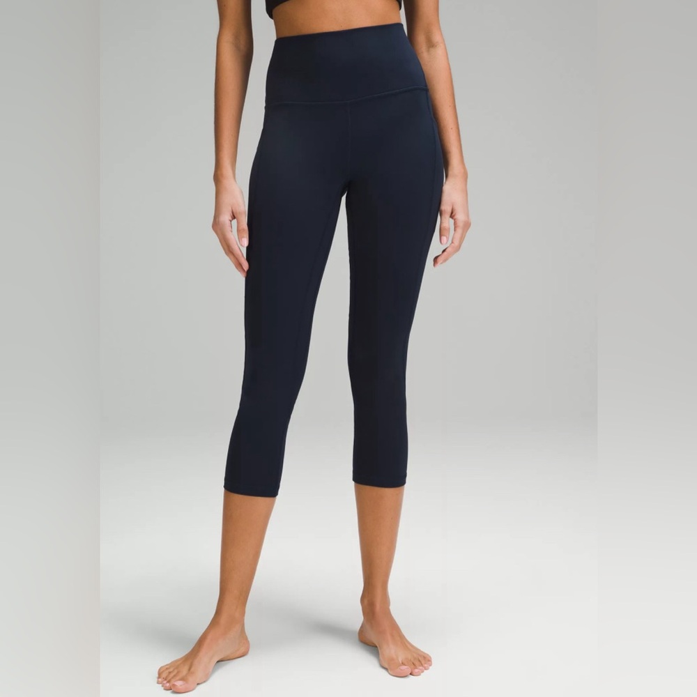 Women’s black capri lululemon leggings size 8